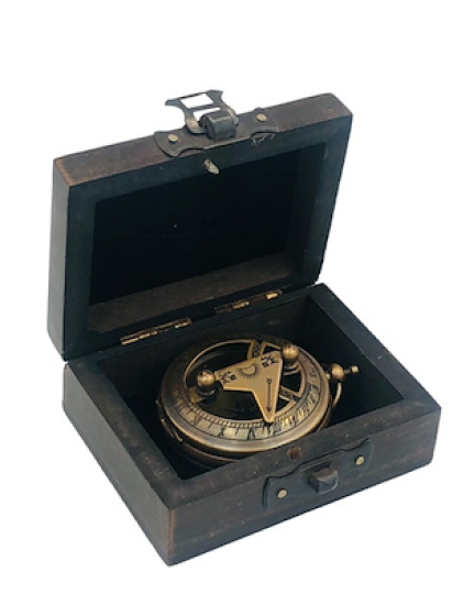 ESKİ DÖNEM ÇALISIR VAZİYETTE AHŞAP KUTU İÇERSİNDE ROMEN RAKKAMLI PUSULA