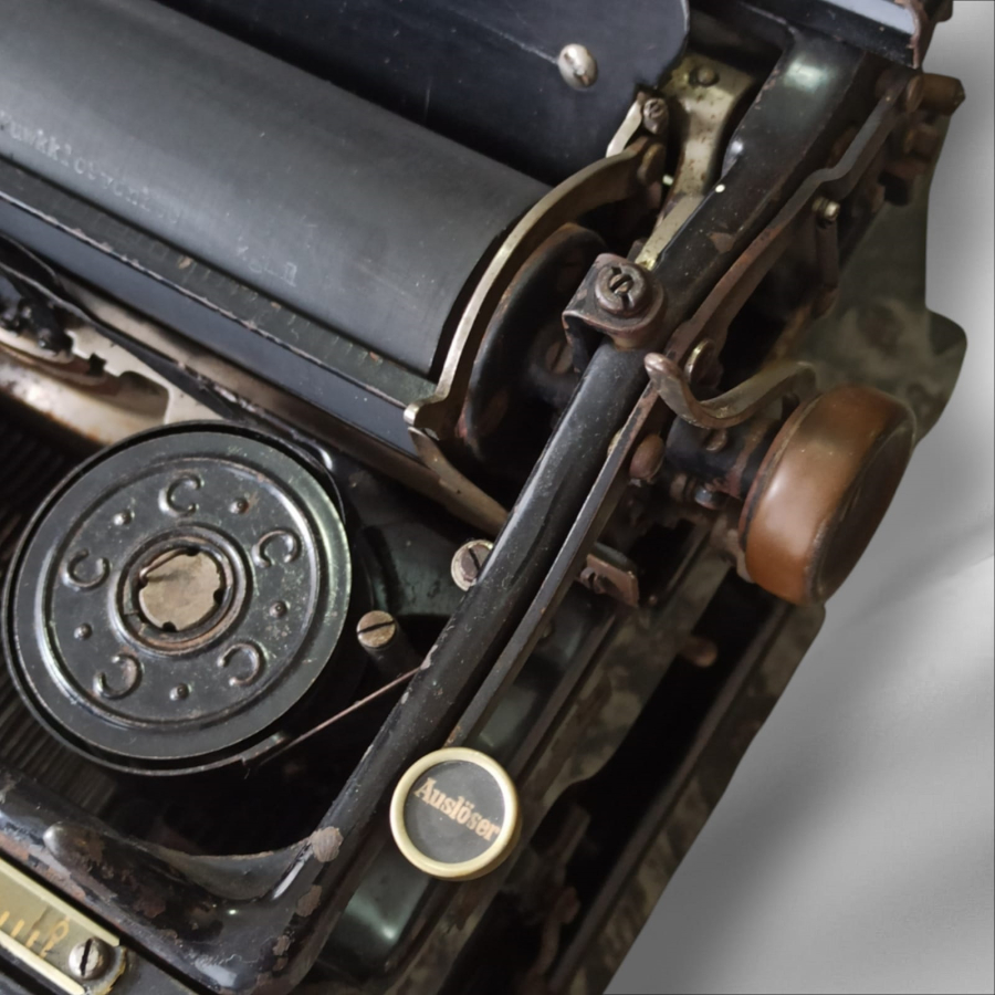 İdeal Cam Tuşlu Daktilo