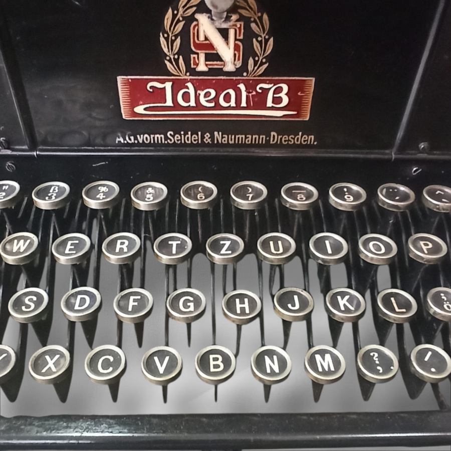 İdeal Cam Tuşlu Daktilo