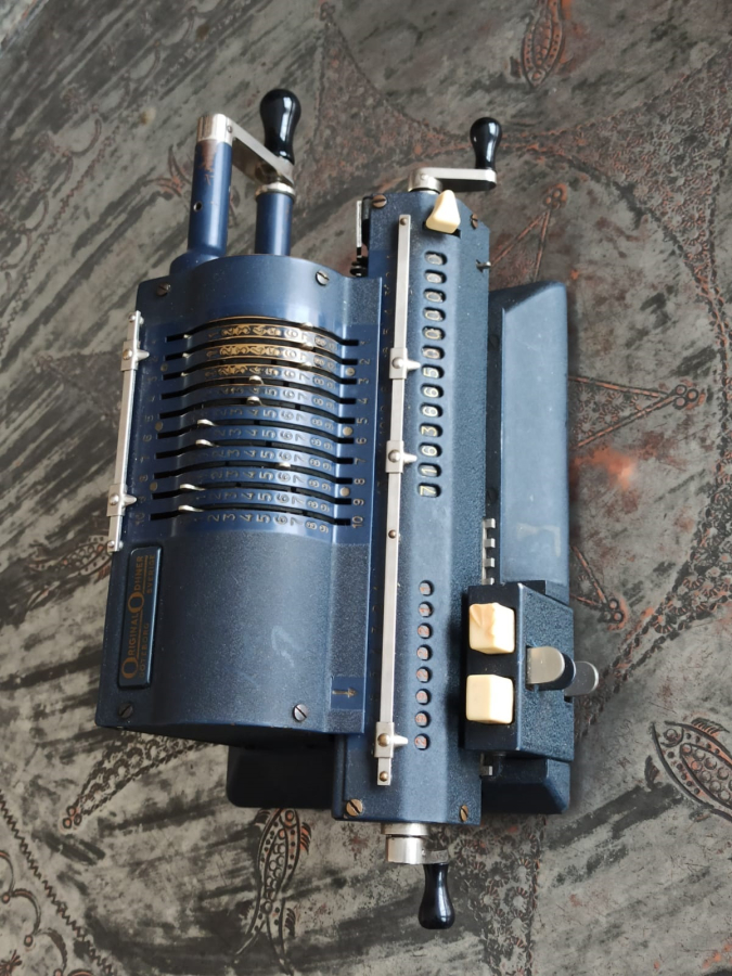  İsviçre Yapımı "Odhner" Vintage Hesap Makinesi - 1930's