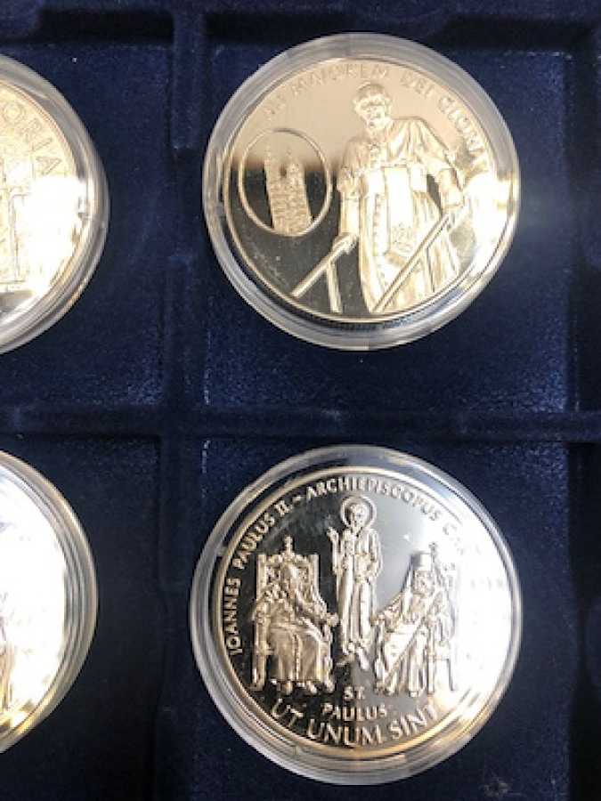 PAPA JEAN PAUL ADINA YAPILMIŞ 2005 TARİHLİ EFEMERİKLİ ORJINAL KUTULU HATIRAT LOTU