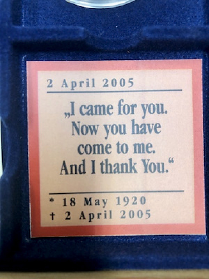 PAPA JEAN PAUL ADINA YAPILMIŞ 2005 TARİHLİ EFEMERİKLİ ORJINAL KUTULU HATIRAT LOTU