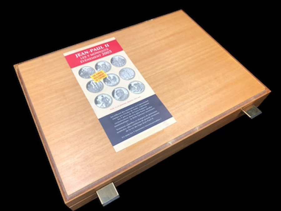 PAPA JEAN PAUL ADINA YAPILMIŞ 2005 TARİHLİ EFEMERİKLİ ORJINAL KUTULU HATIRAT LOTU