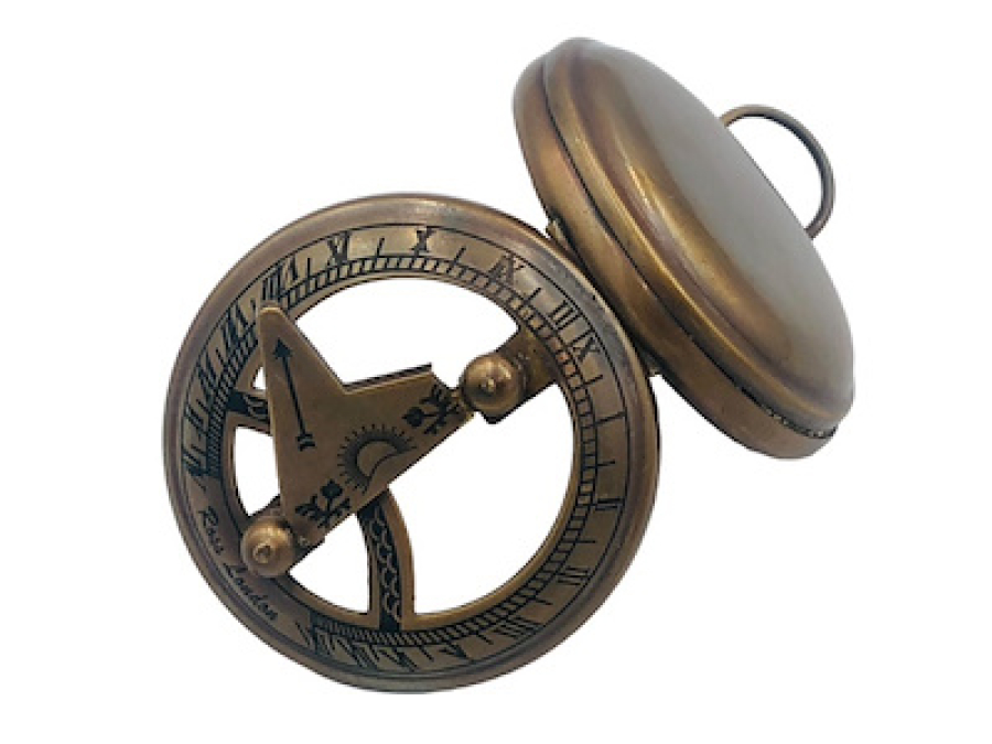 ESKİ DÖNEM ÇALISIR VAZİYETTE AHŞAP KUTU İÇERSİNDE ROMEN RAKKAMLI PUSULA