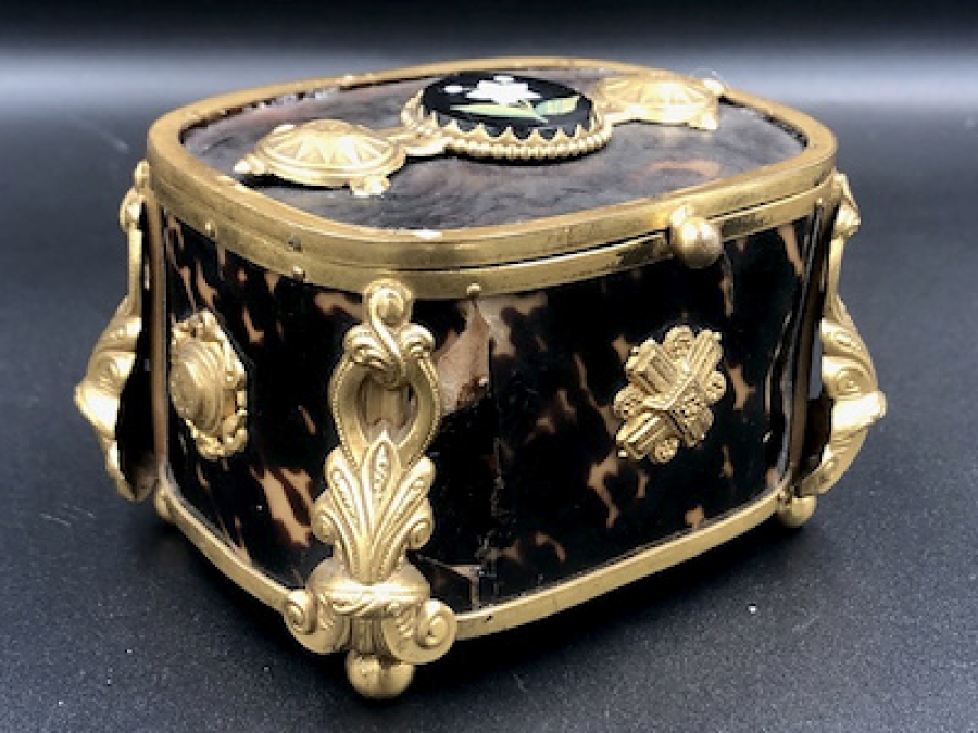 FRANSIZ BROZNZ ÜZERİ BAĞDAN MAMÜL MİNELİ ÇOK AYKIRI MÜCEVHER KUTUSU ÇOK UFAK ATIK MEVCUT