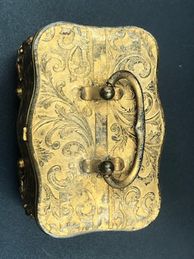 FRANSIZ KAPARTMA İŞÇİLİKLİ ALTIN VERMEYLİ KUSURSUZ ÇANTA FORMUNDA MÜCEVHER KUTUSU