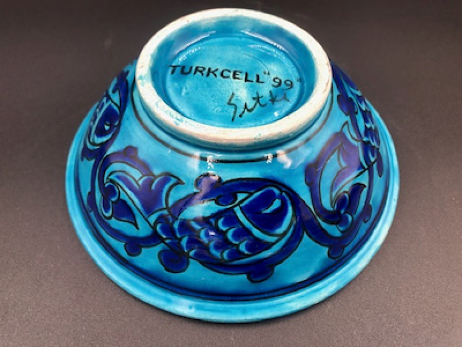 SITKI OLÇAR İMZALI 1999 SENESİNDE YAPMIŞ OLDUĞU BALIKLI KASE