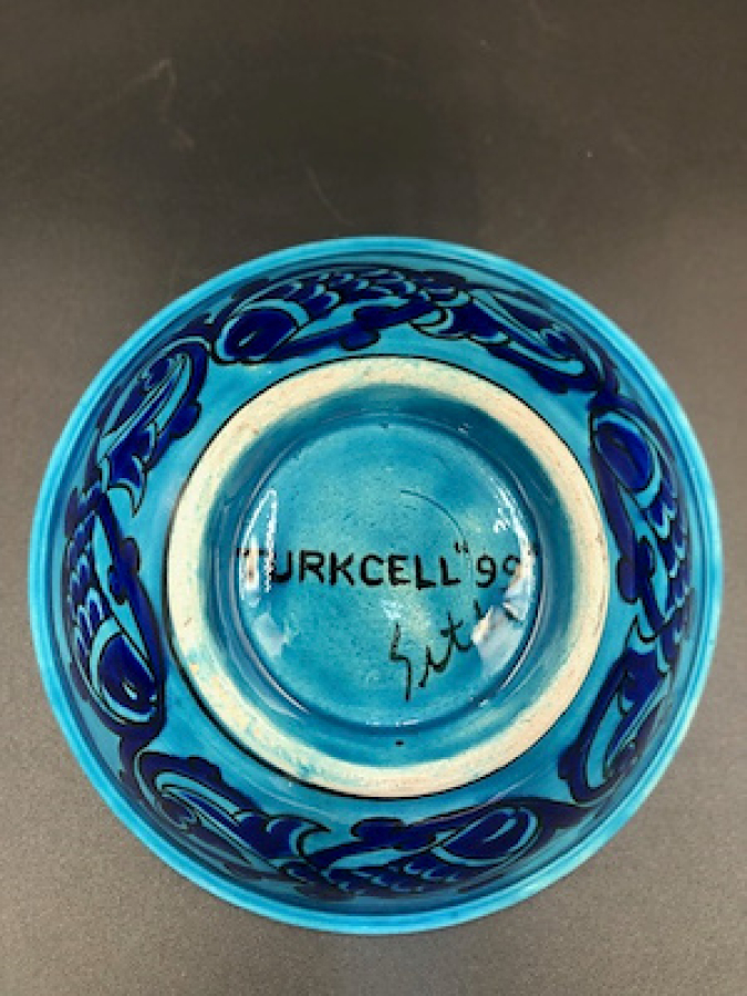 SITKI OLÇAR İMZALI 1999 SENESİNDE YAPMIŞ OLDUĞU BALIKLI KASE