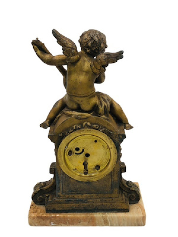 19 YY FRANSIZ TUTYADAN MAMÜL MELEKLİ ONİKS MERMER KAİDELİ SÖMİNE SAATİ TAKIMI SANATÇI İSİMLİ