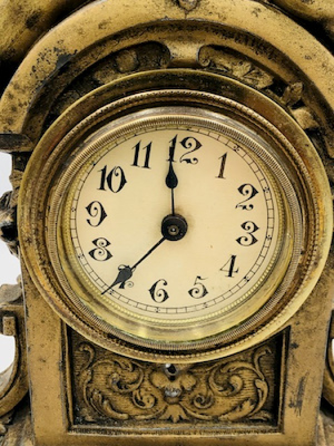 19 YY FRANSIZ TUTYADAN MAMÜL MELEKLİ ONİKS MERMER KAİDELİ SÖMİNE SAATİ TAKIMI SANATÇI İSİMLİ