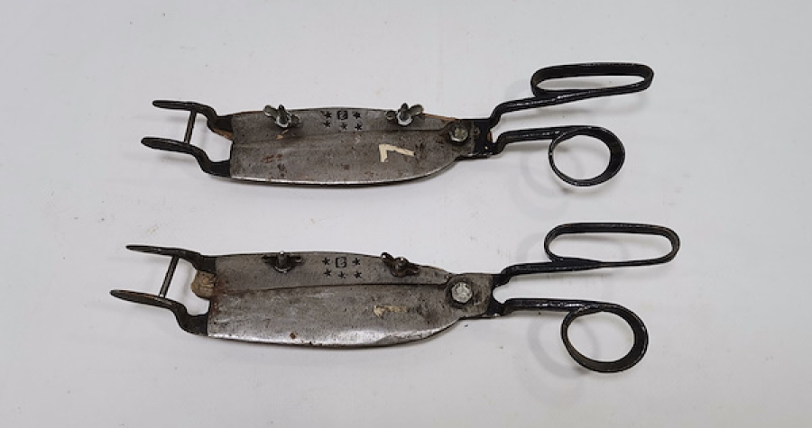 OSMANLI DÖNEMİ 2 ADET RUMCA İNSİYALLİ HALI MAKASI