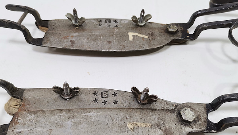 OSMANLI DÖNEMİ 2 ADET RUMCA İNSİYALLİ HALI MAKASI