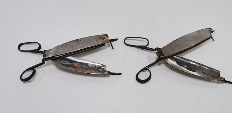 OSMANLI DÖNEMİ 2 ADET RUMCA İNSİYALLİ HALI MAKASI