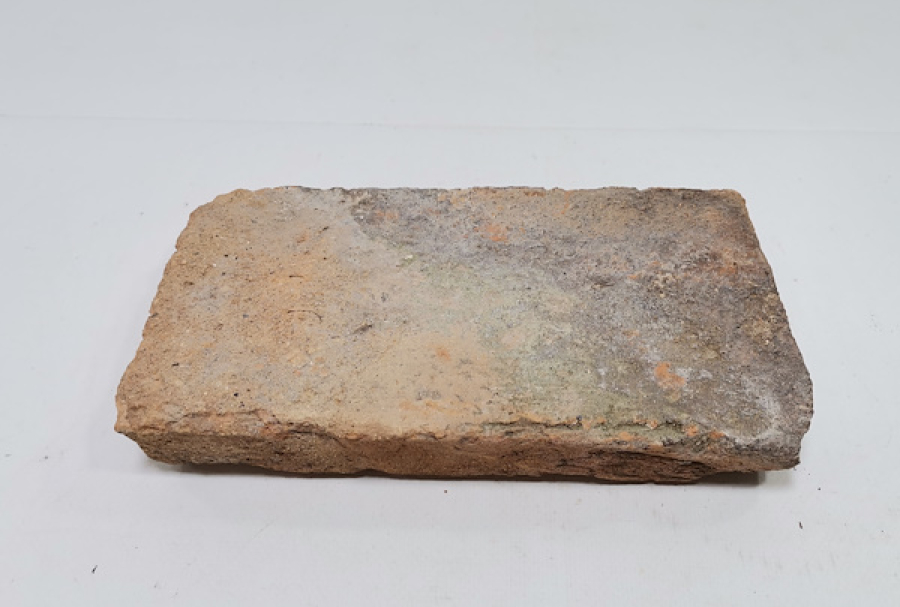 ÜZERİ RUMCA YAZILI OSMANLI DÖNEMİ TUĞLA