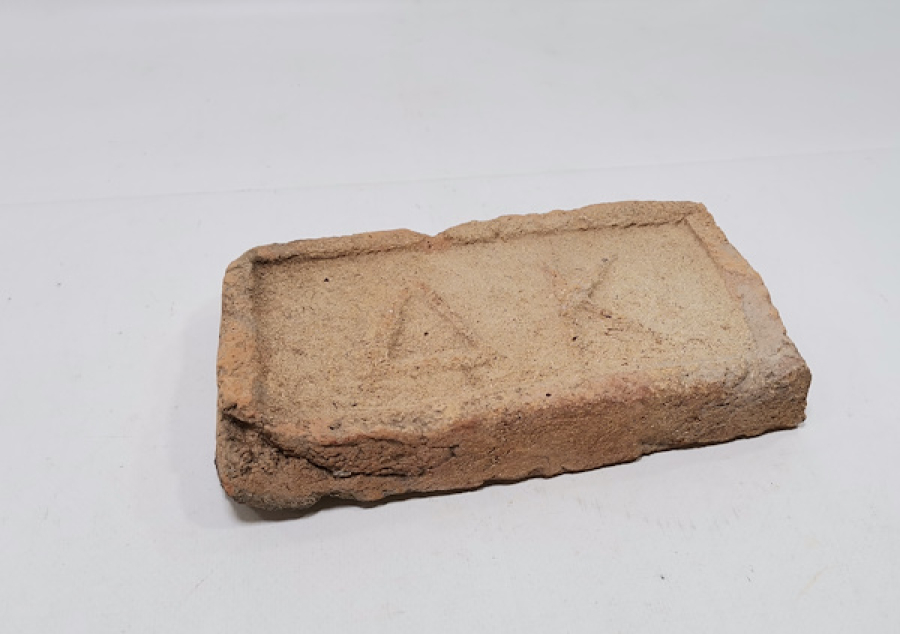 ÜZERİ RUMCA YAZILI OSMANLI DÖNEMİ TUĞLA